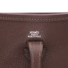 Sac bandoulière Hermès  Mini Evelyne en cuir Courchevel marron - Detail D2 thumbnail