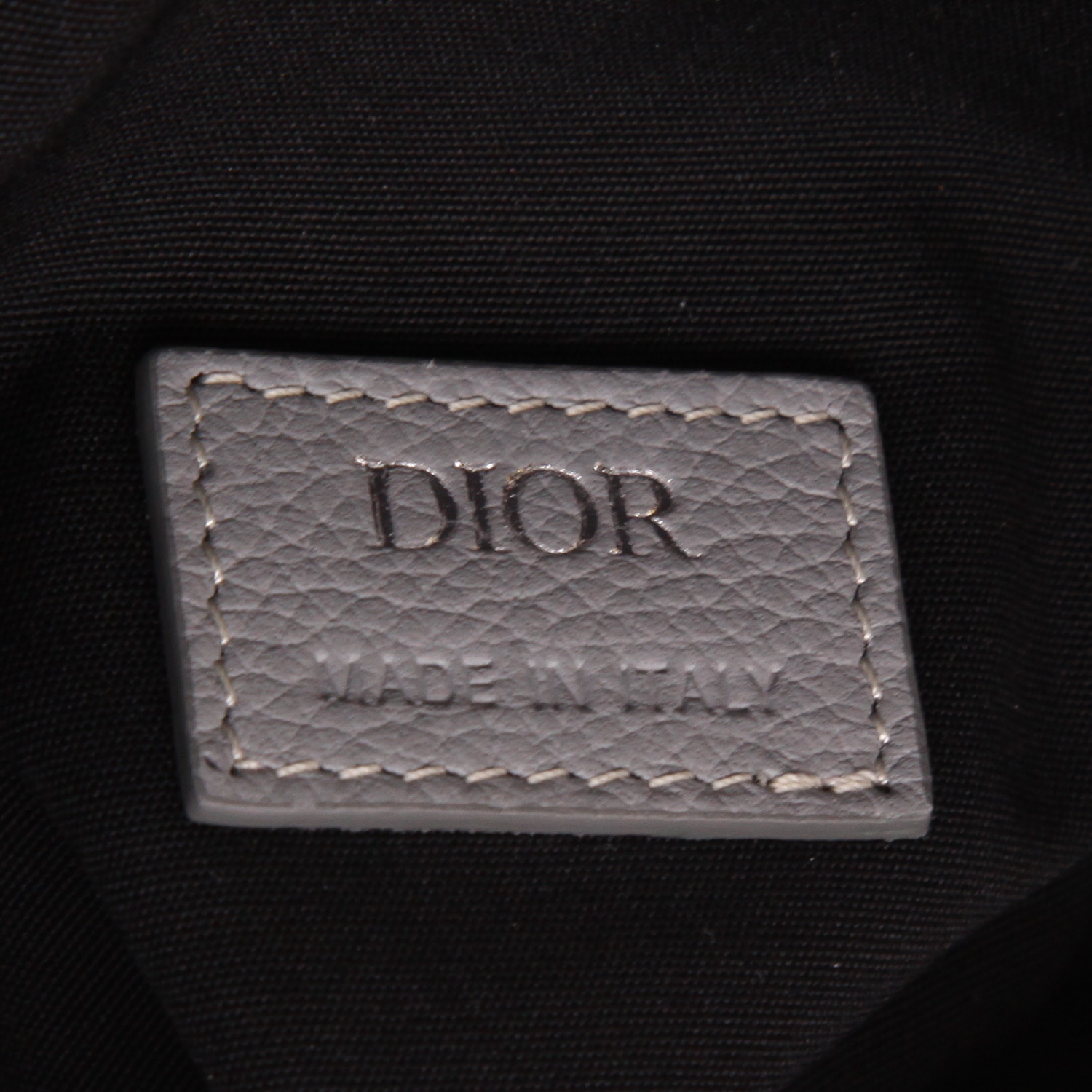 Dior  Saddle shoulder bag  in grey grained leather - Detail D2