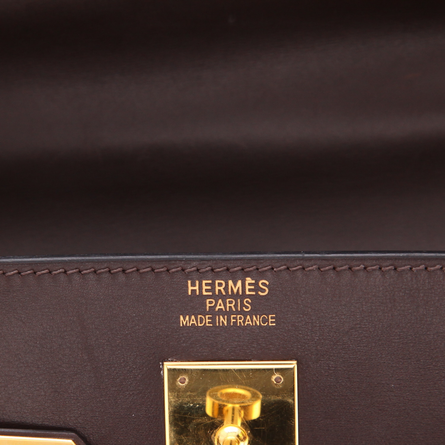 Hermès  Kelly 40 cm handbag  in brown box leather - Detail D2