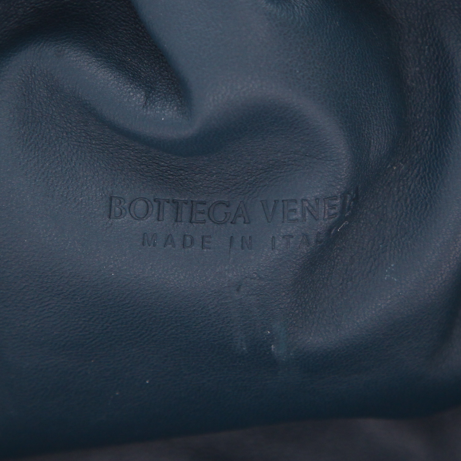 Pochette Bottega Veneta  Pouch en cuir intrecciato bleu - Detail D2