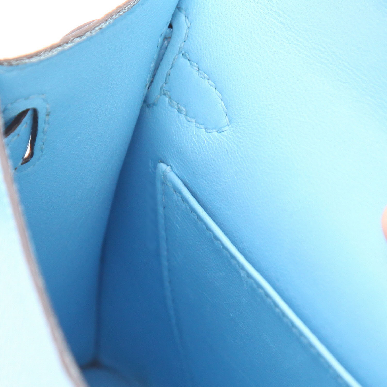 Borsa a tracolla Hermès  Kelly 20 cm in pelle Mysore blu Celeste - Detail D4