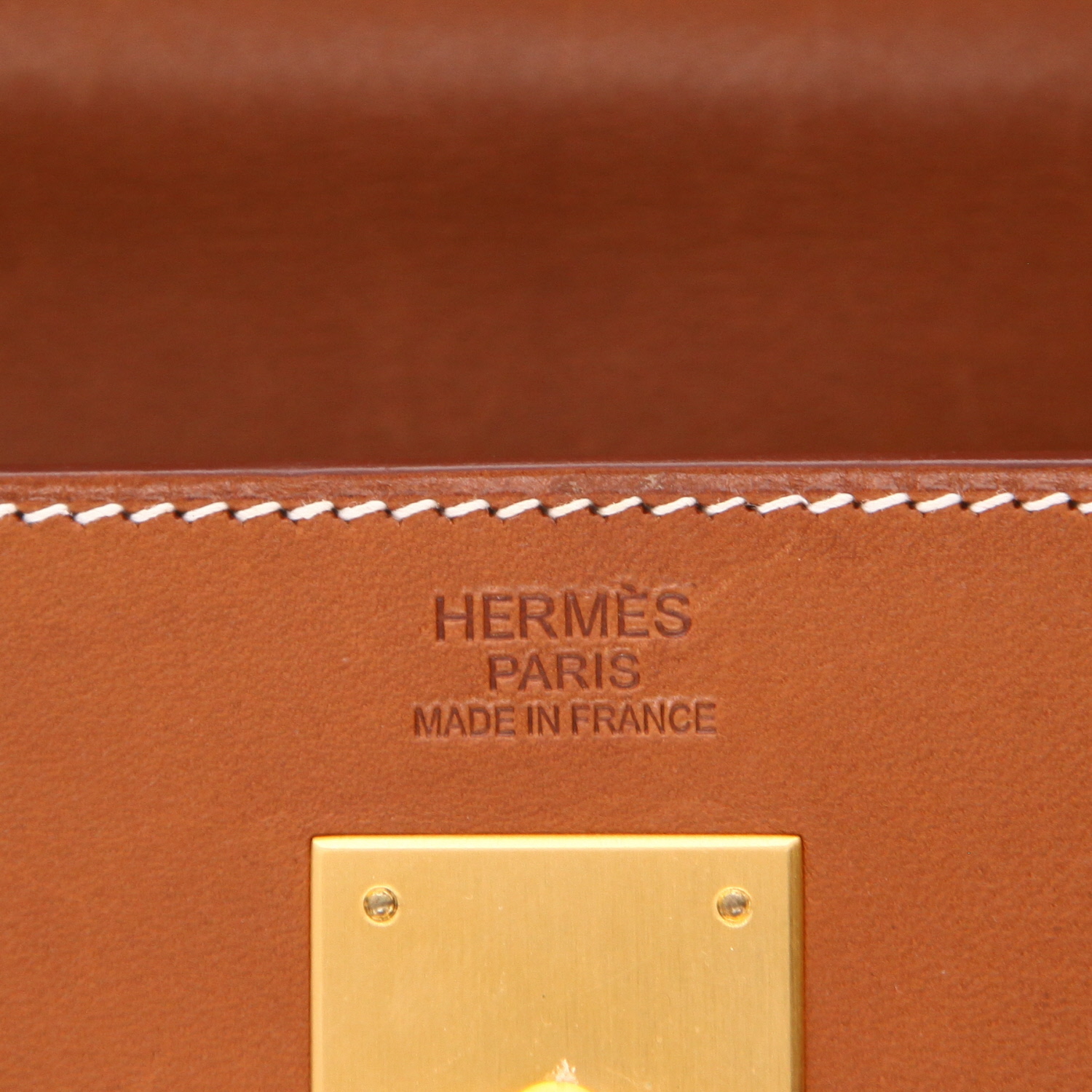 Hermès  Kelly 32 cm handbag  in gold Barenia leather - Detail D2