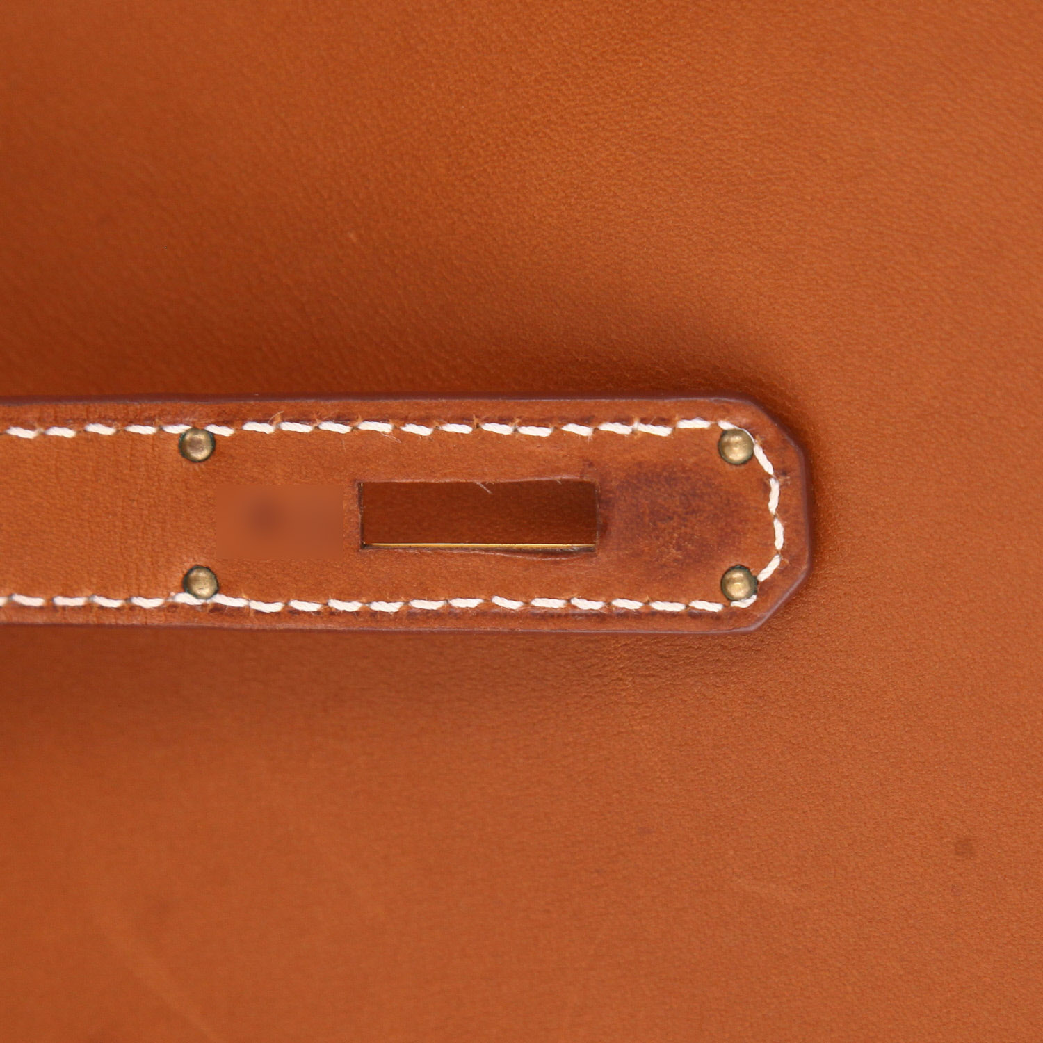 Hermès  Kelly 32 cm handbag  in gold Barenia leather - Detail D4