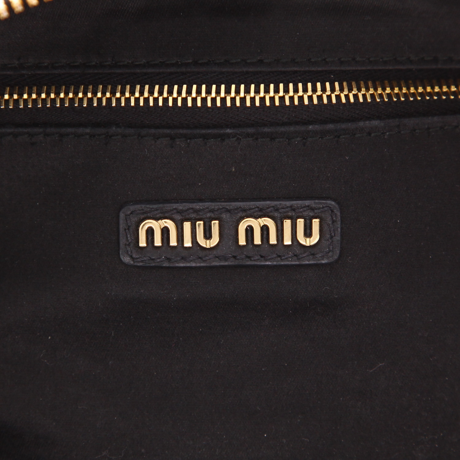 Bolso de mano Miu Miu  Arcadie en cuero acolchado negro - Detail D2
