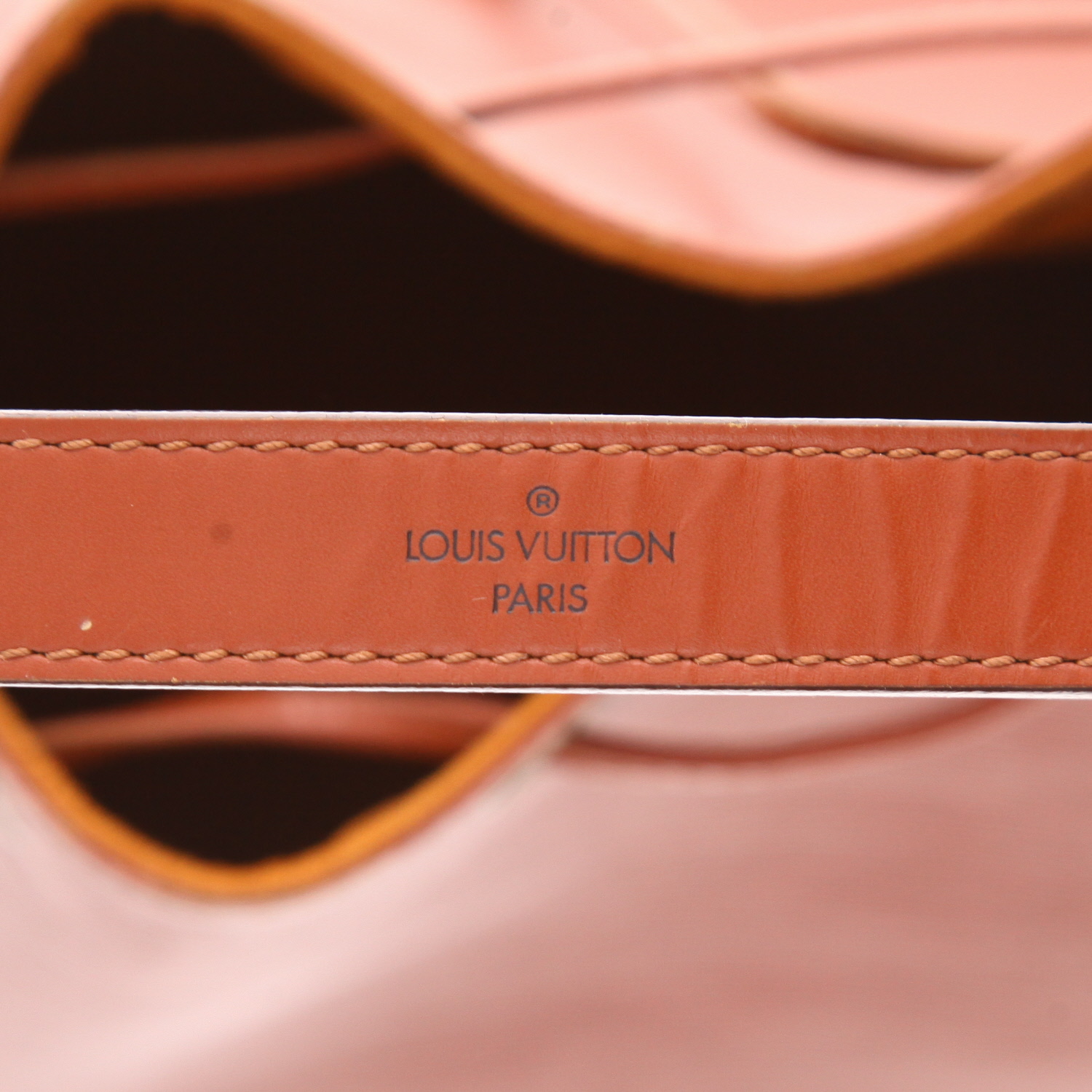 Louis Vuitton  Petit Noé handbag  in brown epi leather - Detail D2