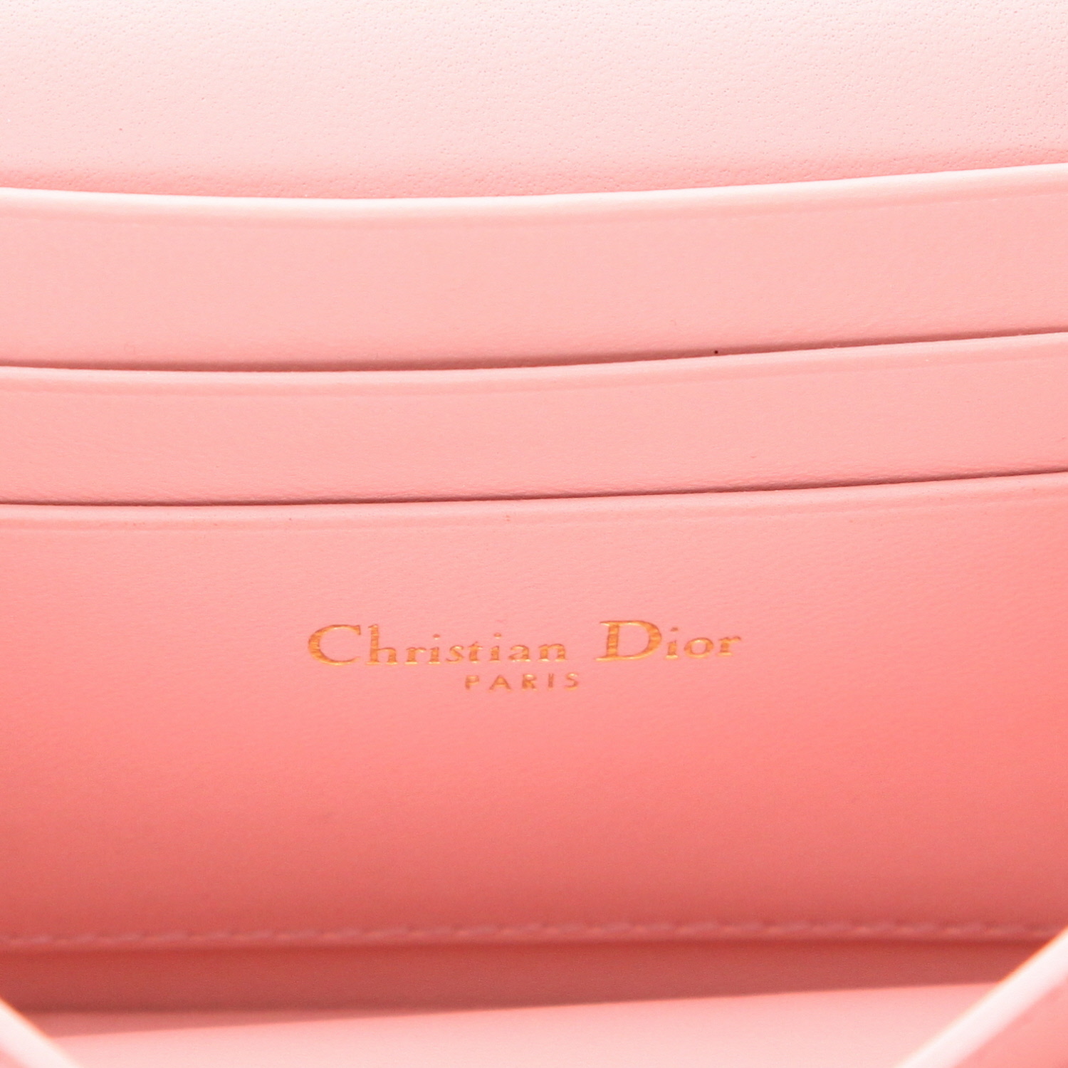 Sac bandoulière Dior  Miss Caro en cuir cannage rose - Detail D2
