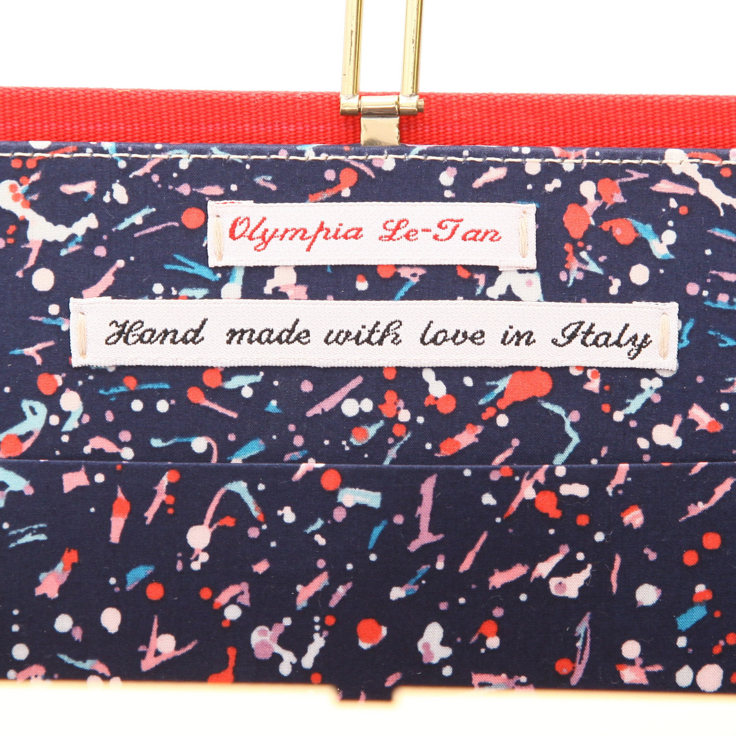 Pochette Olympia Le-Tan   en toile rouge, noire grise et beige - Detail D2