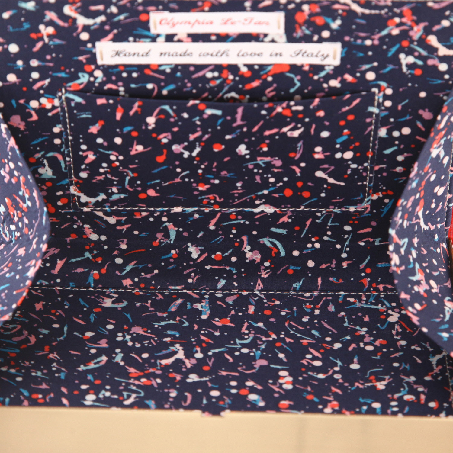 Pochette Olympia Le-Tan   en toile rouge, noire grise et beige - Detail D3