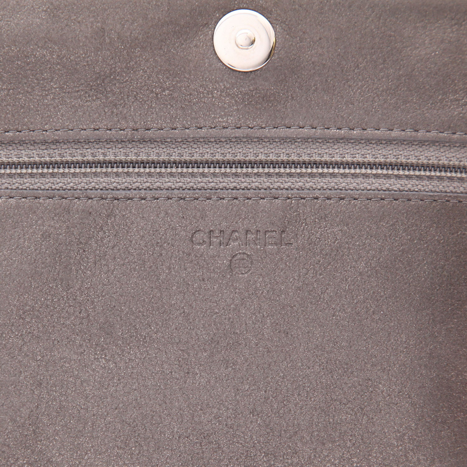 Borsa a tracolla Chanel   in pelle iridescente marrone - Detail D2