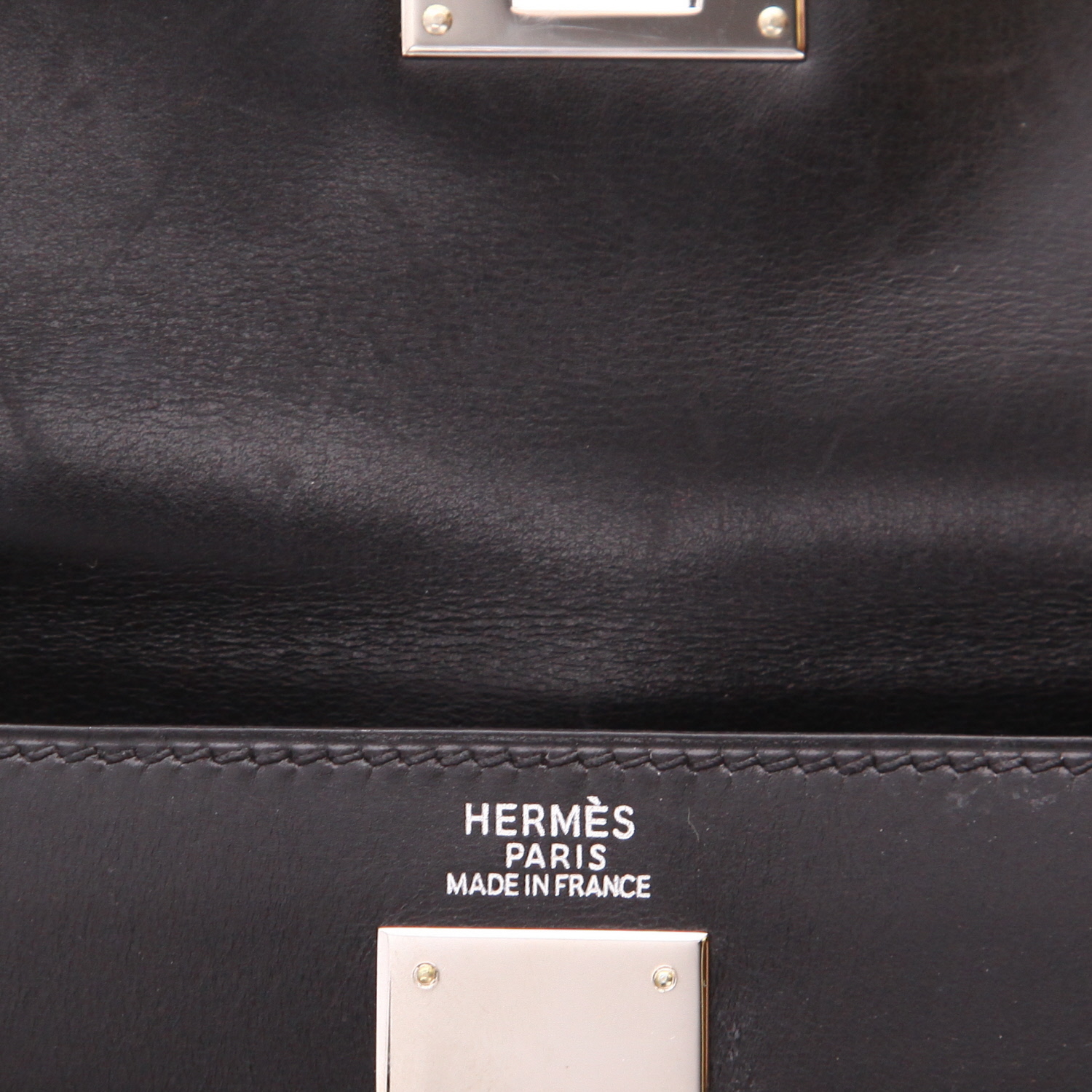 Hermès Kelly 32 cm handbag in Noir box leather - Detail D2