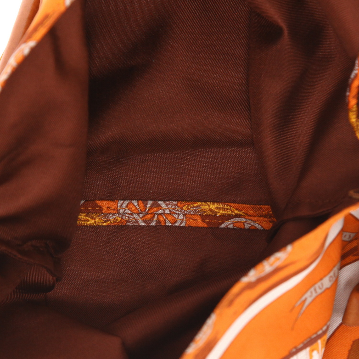 Hermès  Silk City shoulder bag  in orange silk  and fawn Barenia leather - Detail D3