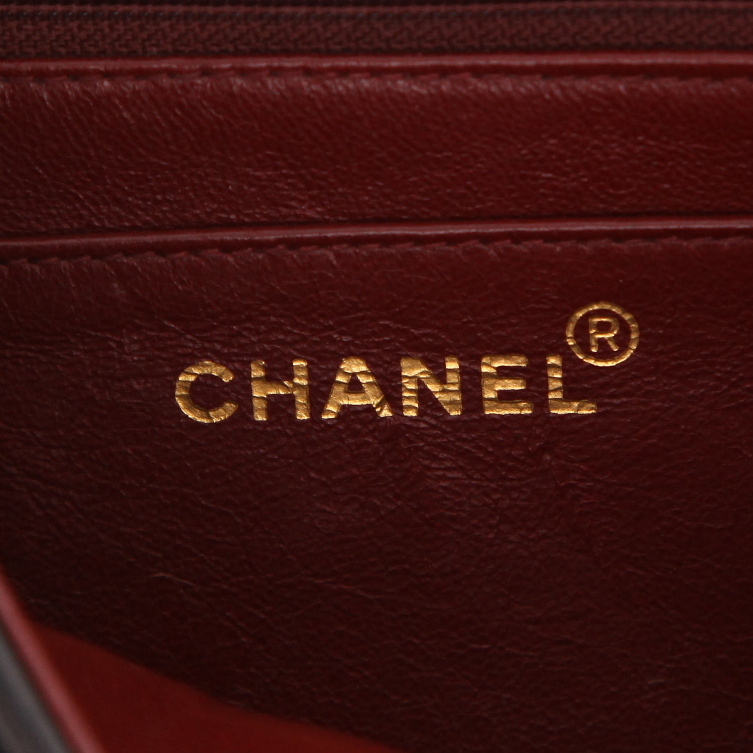 Chanel  Diana shoulder bag  in black quilted leather - Detail D2