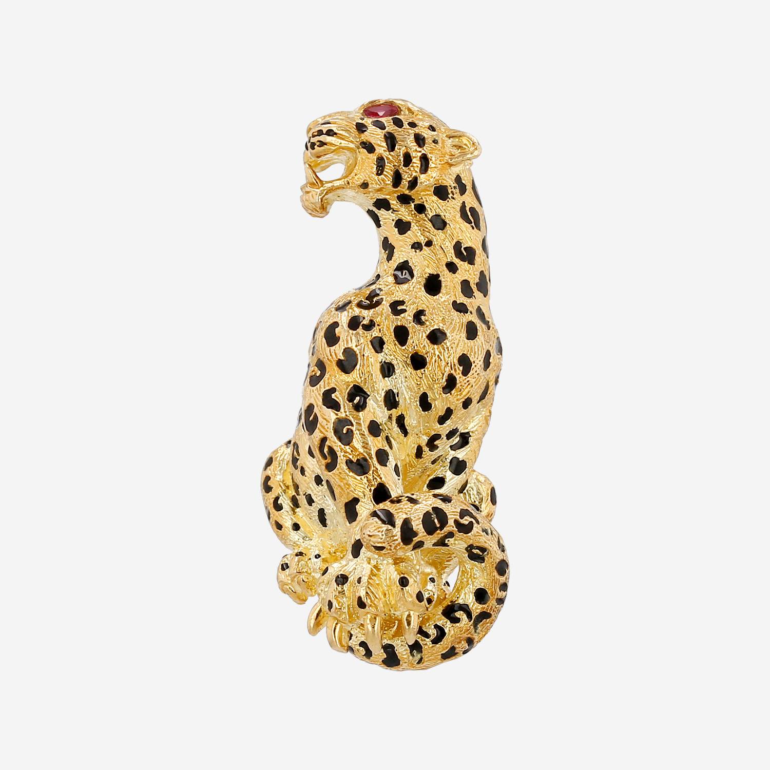 Vintage  brooch in yellow gold, ruby and lacquer