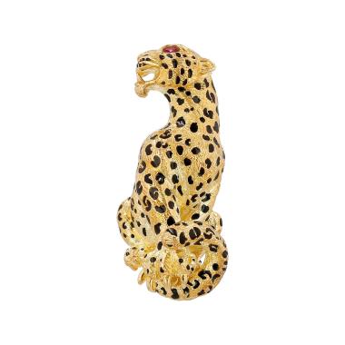 Vintage  brooch in yellow gold, ruby and lacquer