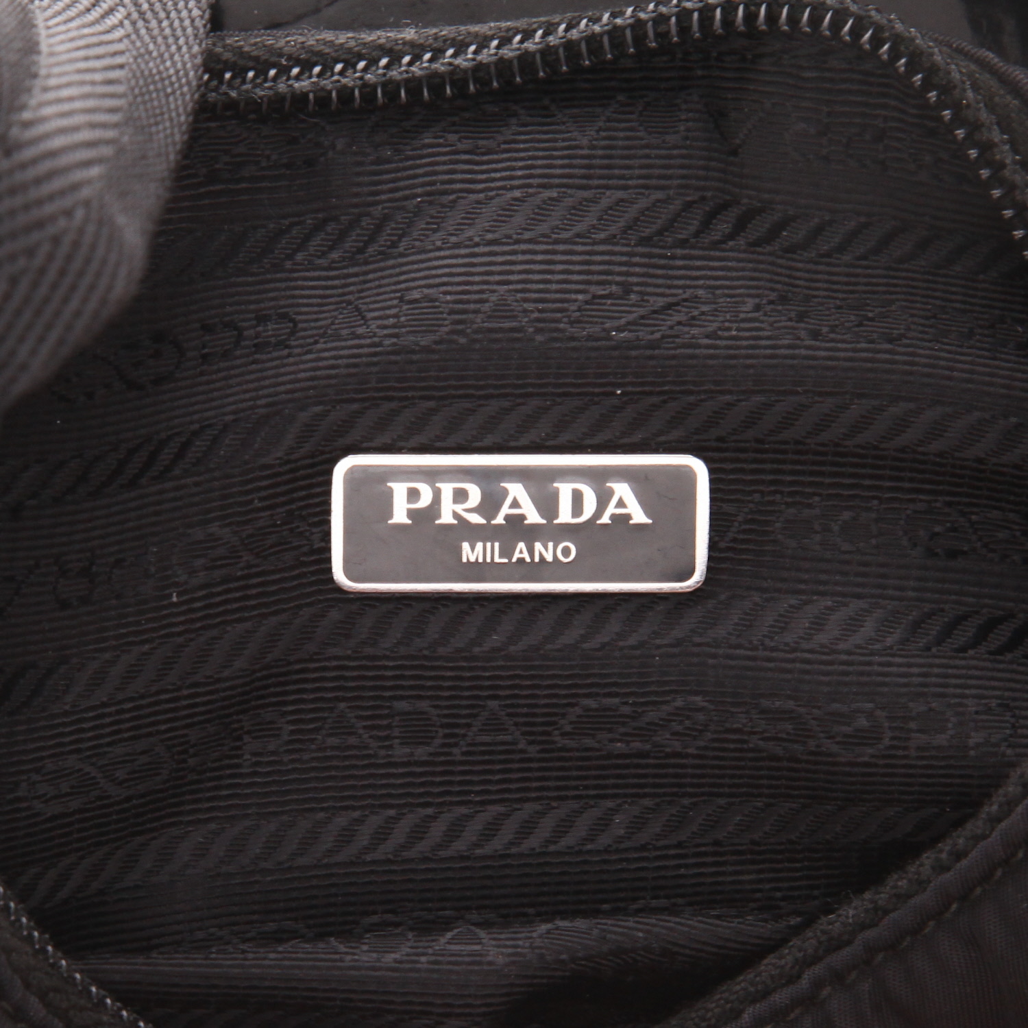 Bolso de mano Prada  Re-Edition 2005 en lona negra - Detail D2