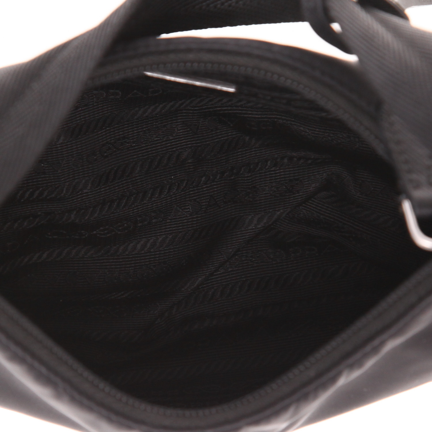 Bolso de mano Prada  Re-Edition 2005 en lona negra - Detail D3