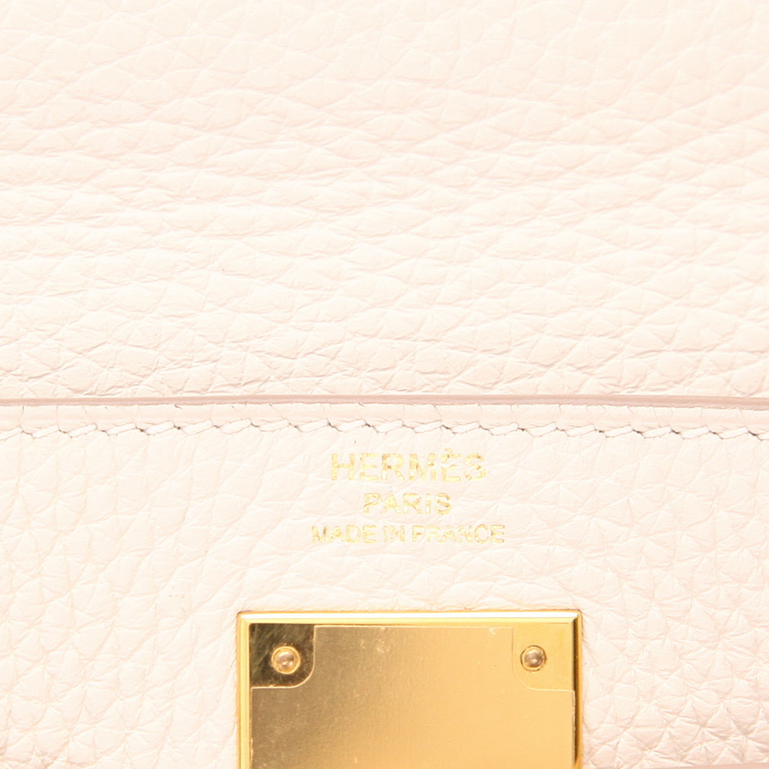 Bolso de mano Hermès  Kelly 28 cm en cuero taurillon clémence Craie - Detail D2