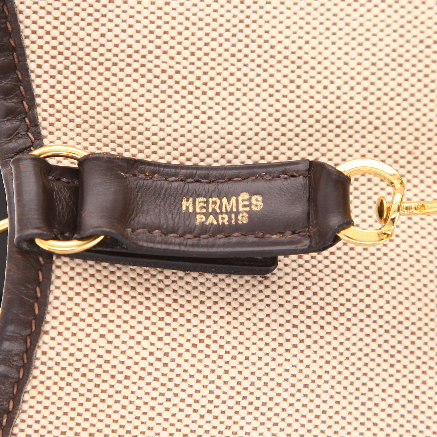 Bolso para llevar al hombro o en la mano Hermès  Trim en lona beige y cuero box marrón - Detail D2