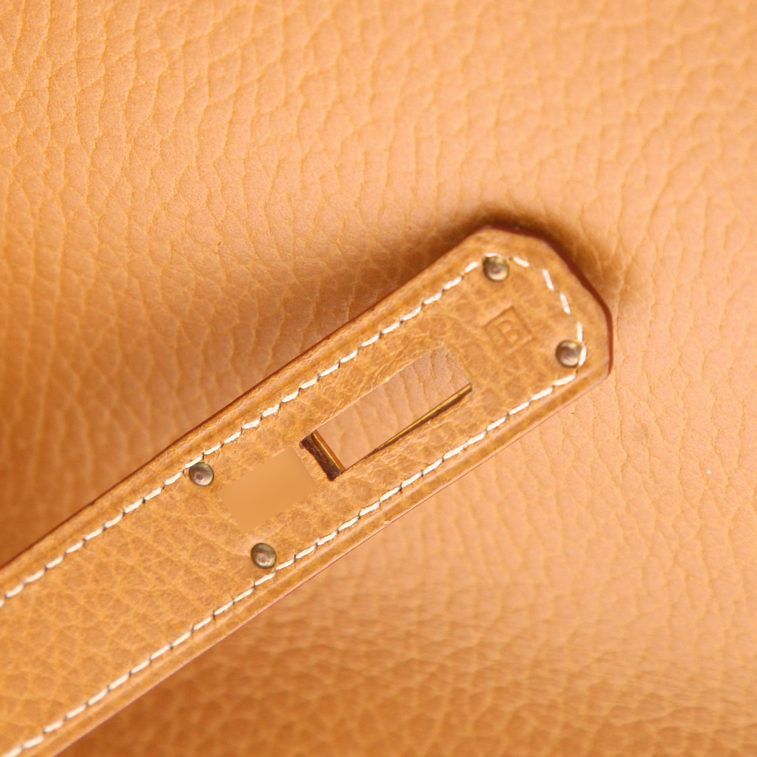 Bolso de mano Hermès  Kelly 32 cm en vaca bermeja color oro - Detail D4