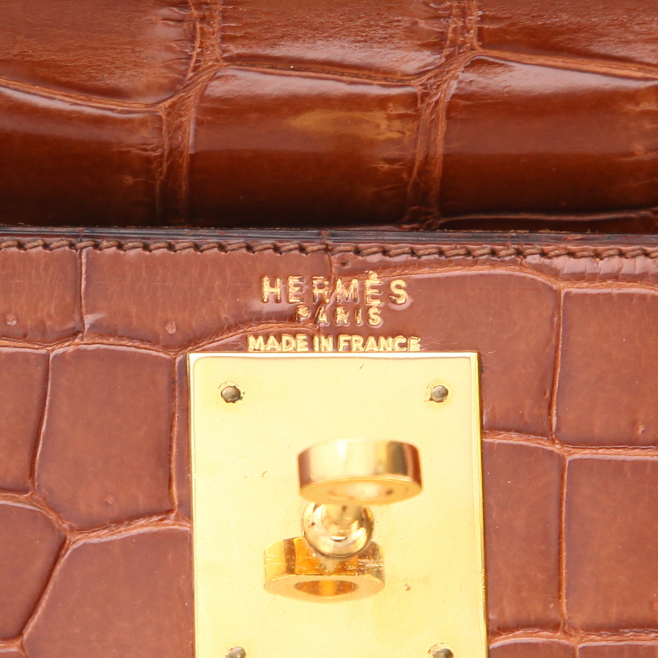 Hermès  Kelly 28 cm handbag  in brown crocodile - Detail D2