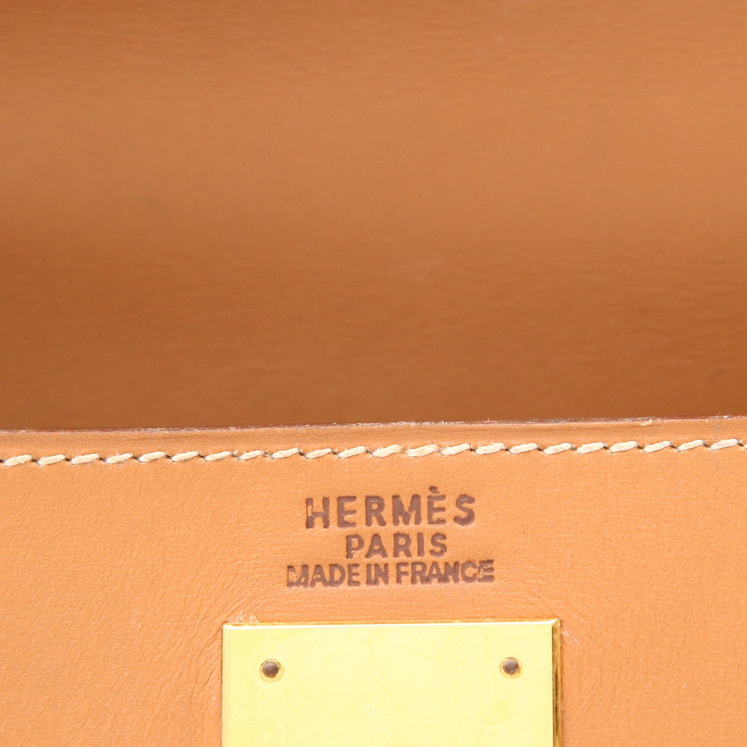 Bolso de mano Hermès  Kelly 32 cm en cuero Chamonix color oro - Detail D2