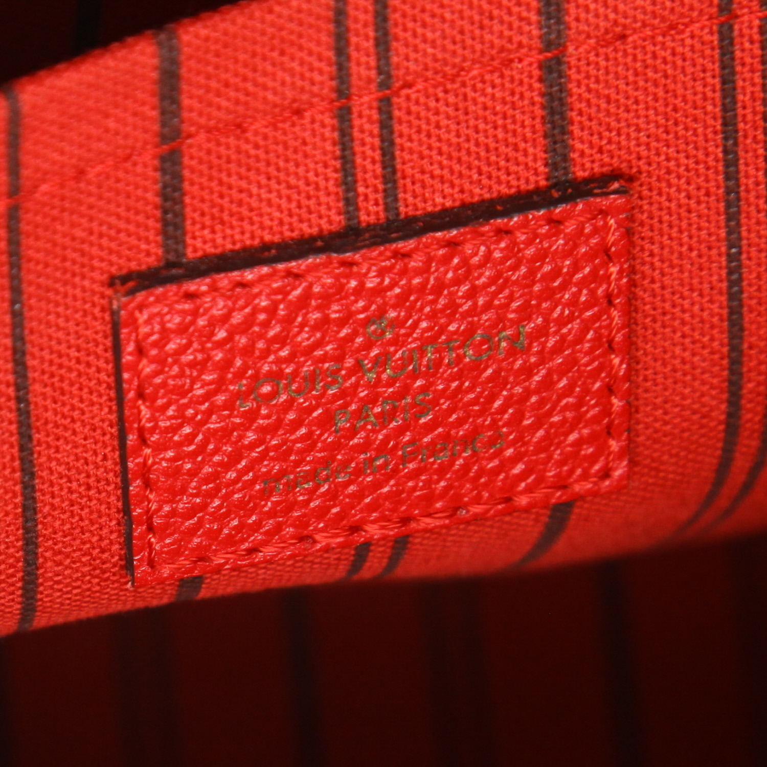 Louis Vuitton  Montaigne handbag  in red empreinte monogram leather - Detail D2