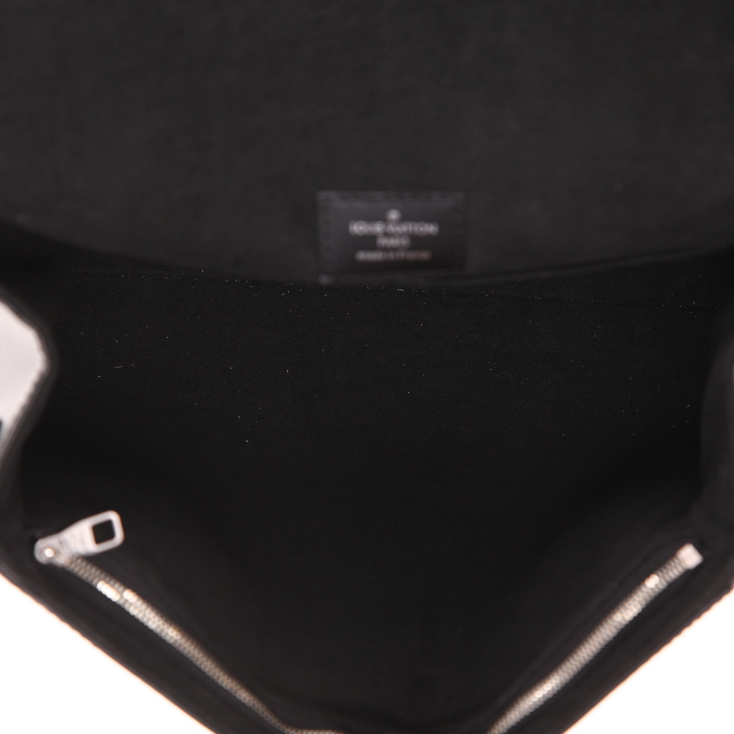 Louis Vuitton  Cluny handbag  in black epi leather - Detail D3