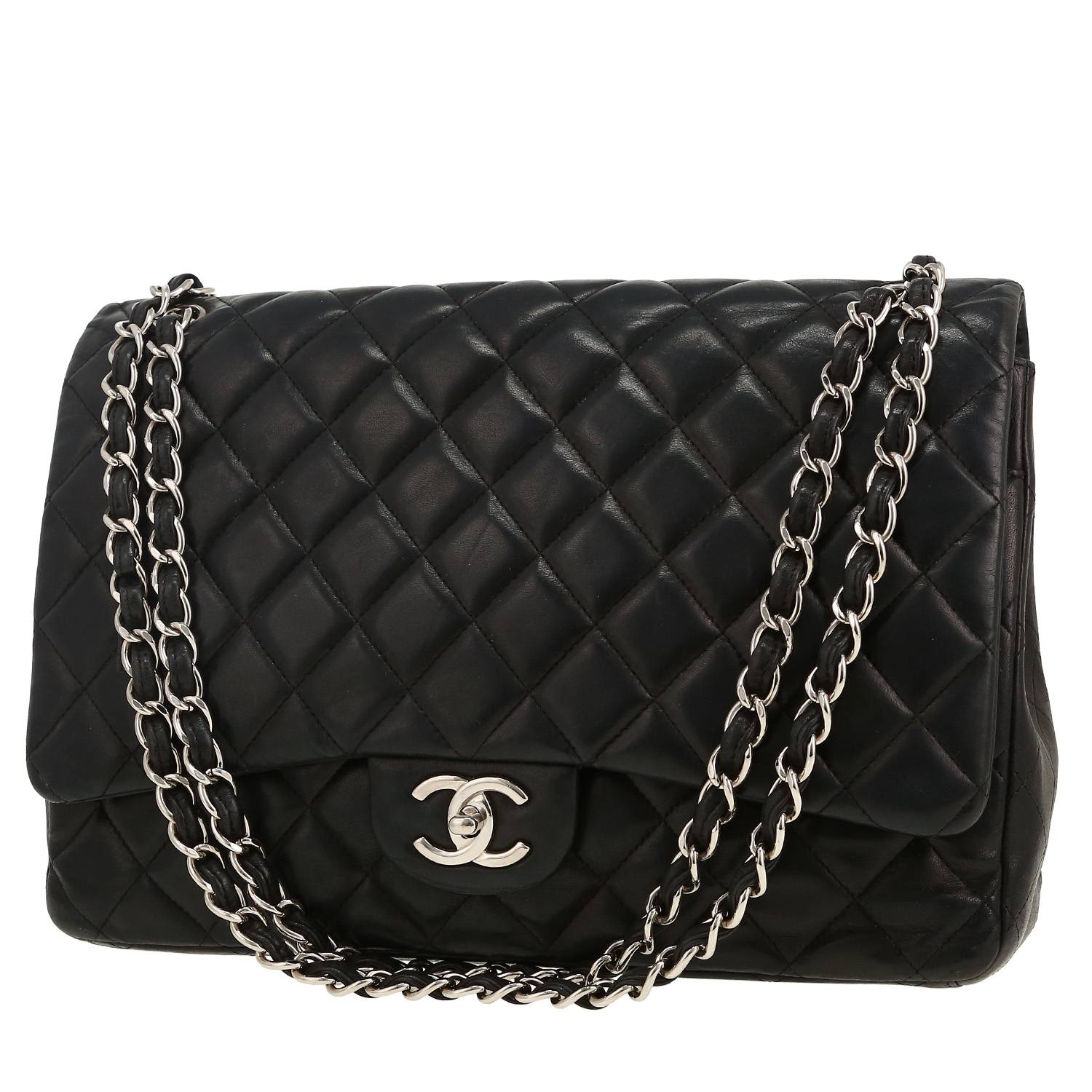 Chanel  Timeless Maxi Jumbo shoulder bag  in black quilted leather