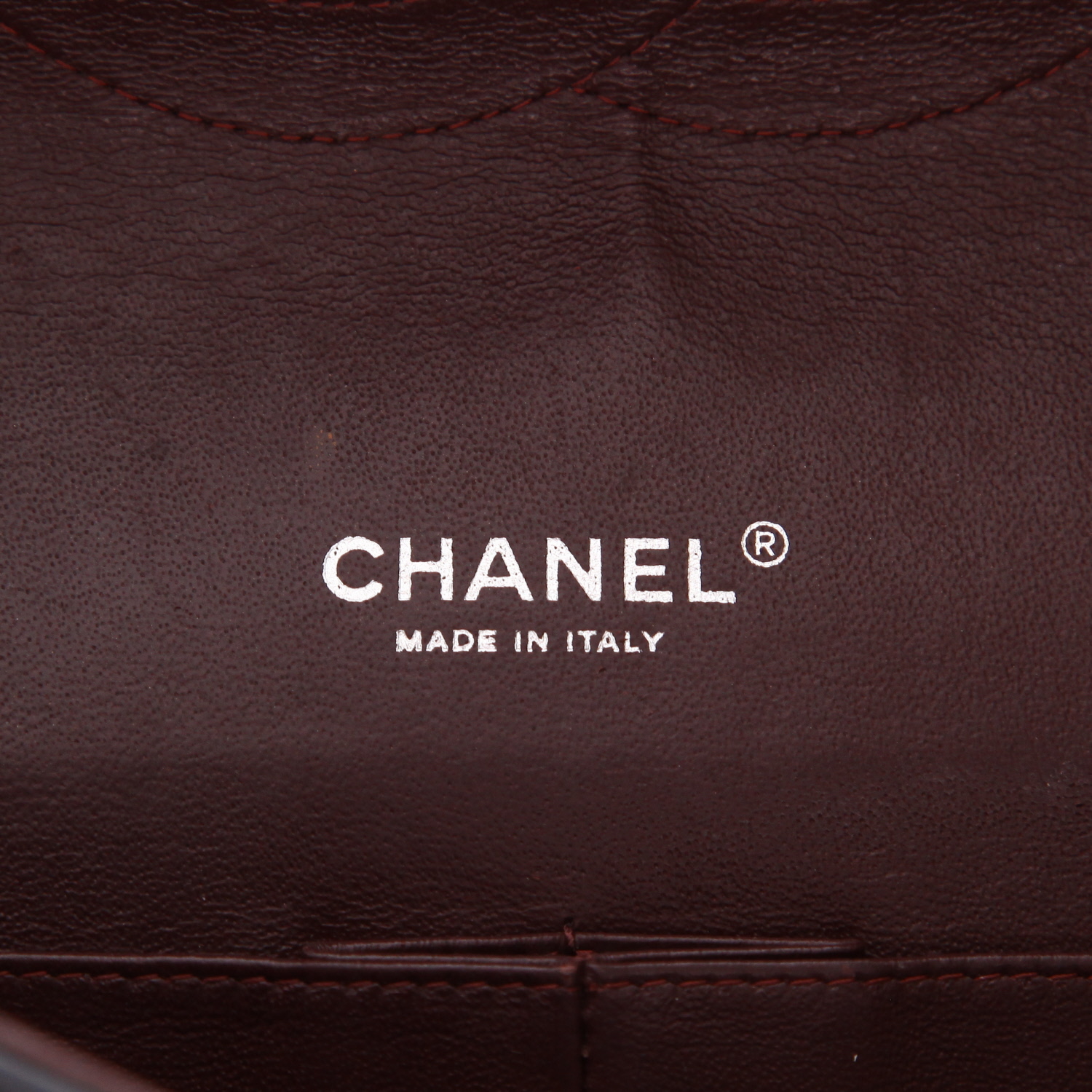 Chanel  Timeless Maxi Jumbo shoulder bag  in black quilted leather - Detail D2