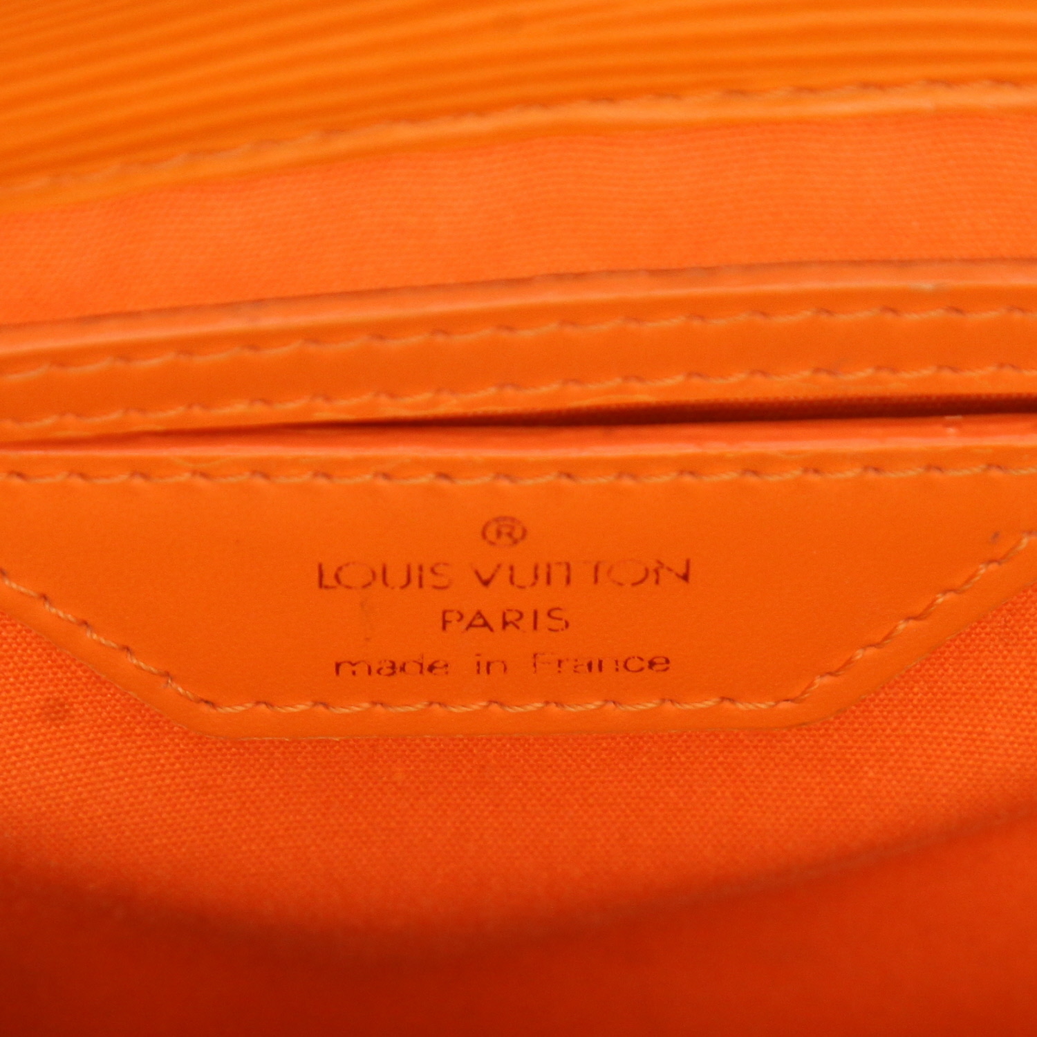 Sac cabas Louis Vuitton  Sac Plat en cuir épi orange - Detail D2