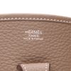 Bolso bandolera Hermès  Evelyne III en cuero togo marrón etoupe - Detail D2 thumbnail
