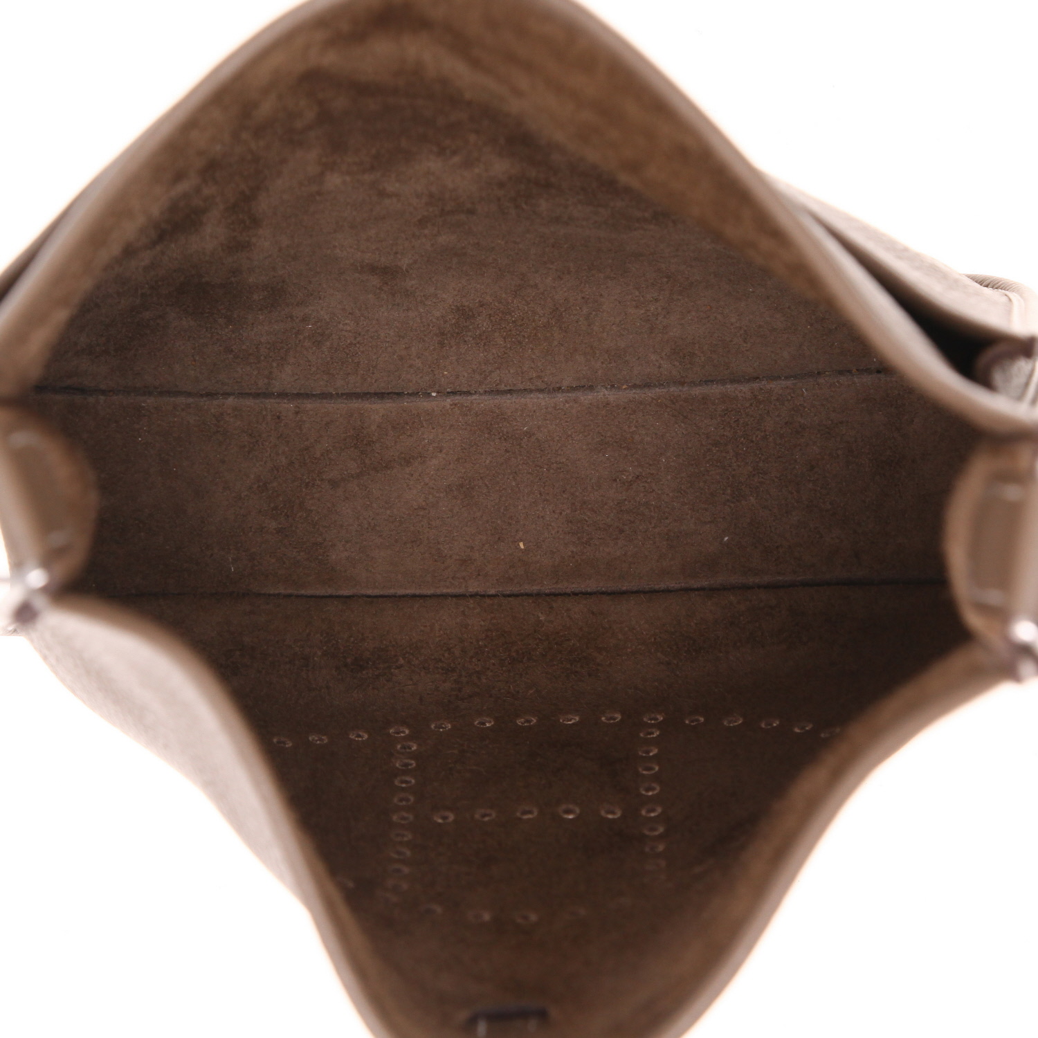 Bolso bandolera Hermès  Evelyne III en cuero togo marrón etoupe - Detail D3