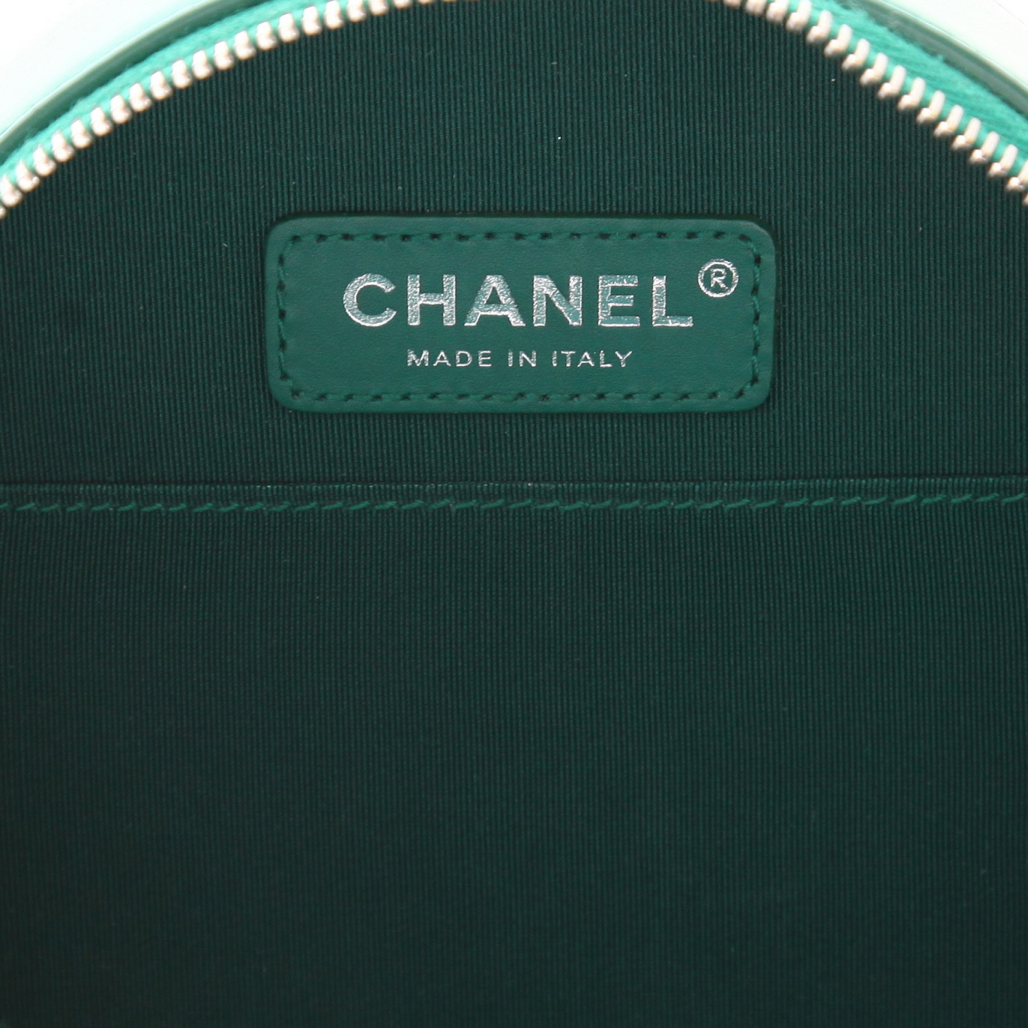 Borsa a tracolla Chanel  Round on Earth in pelle verniciata verde - Detail D2