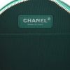 Chanel  Round on Earth shoulder bag  in green grained leather - Detail D2 thumbnail
