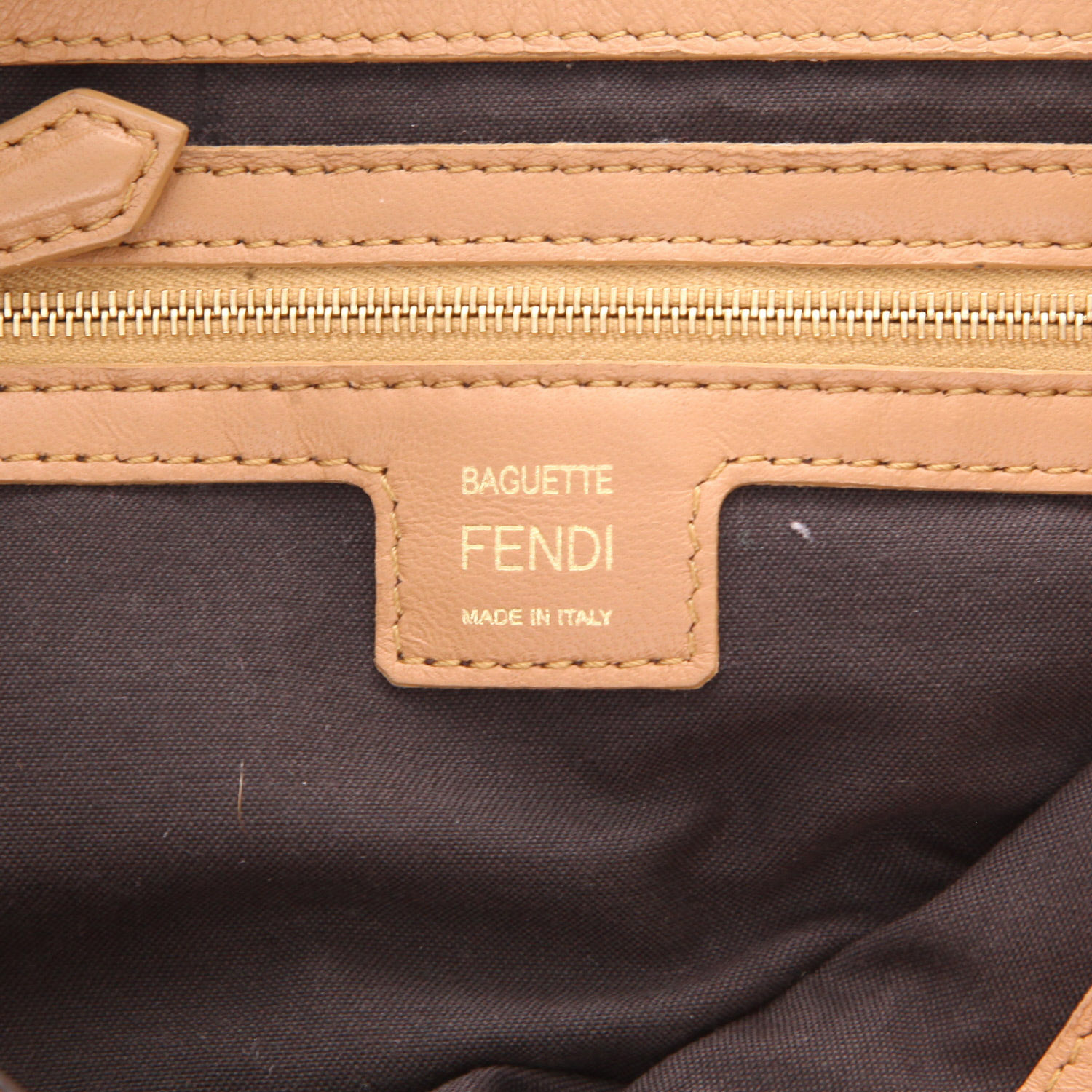 Sac à main Fendi  Baguette en cuir marron - Detail D2