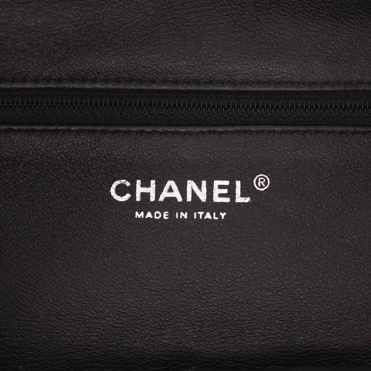Sac à main Chanel  Camera en cuir matelassé noir - Detail D2