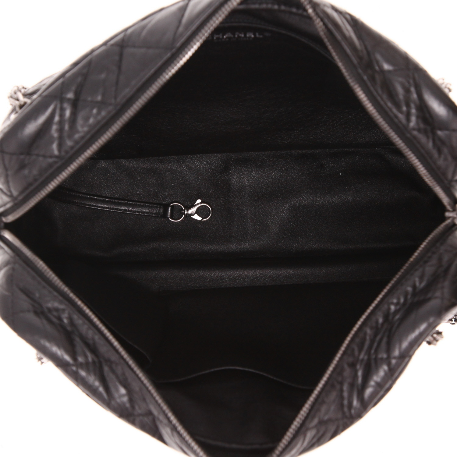 Chanel  Camera handbag  in black quilted leather - Detail D3