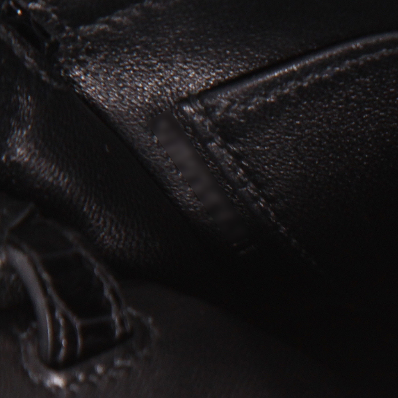 Hermès  Kelly 20 cm shoulder bag  in black alligator - Detail D4