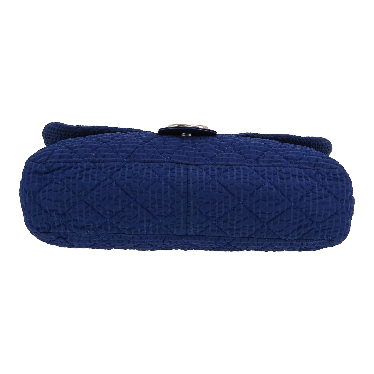 Bolso de mano Chanel  Timeless en lona azul - Detail D1