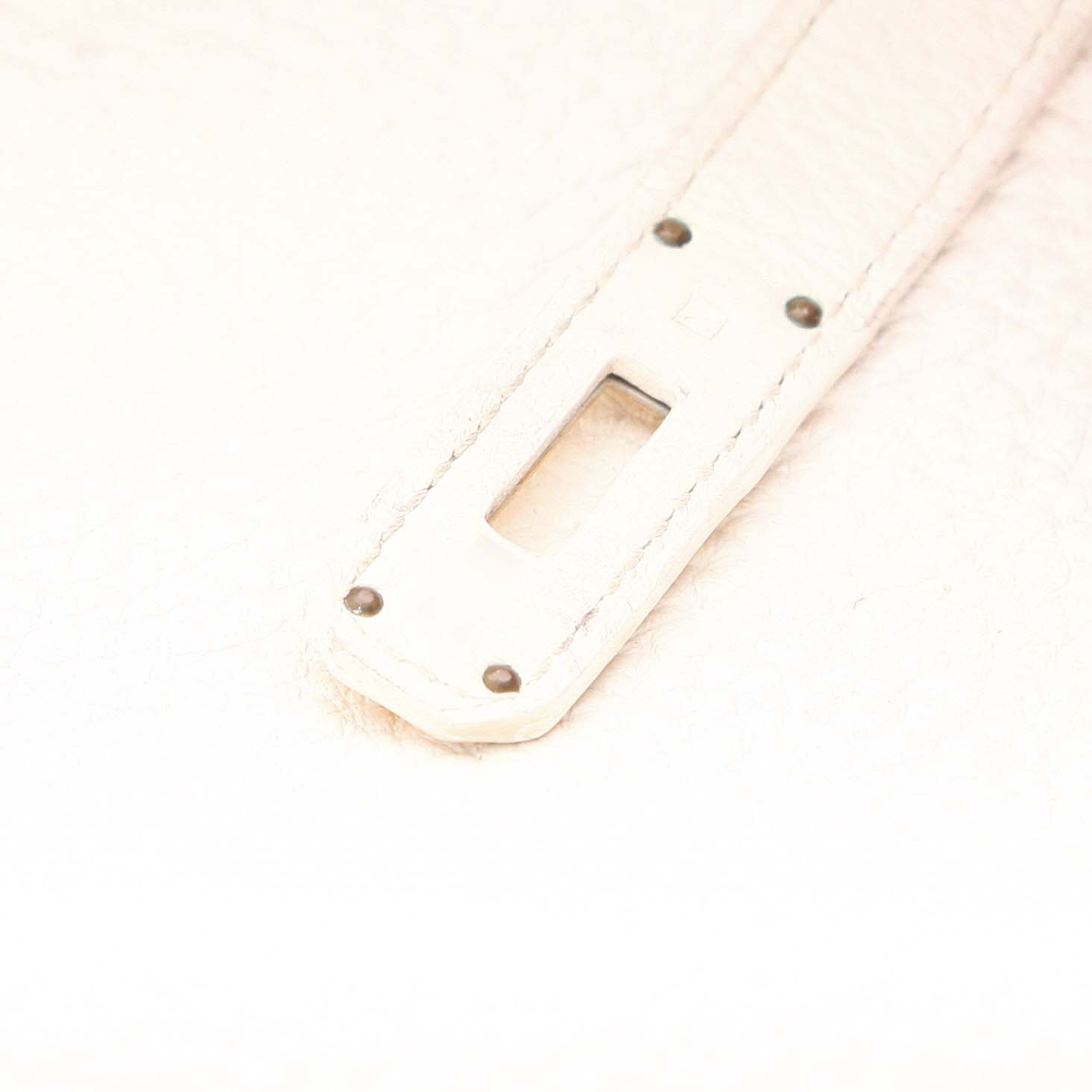 Bolso de mano Hermès  Birkin 30 cm en cuero togo blanco - Detail D3
