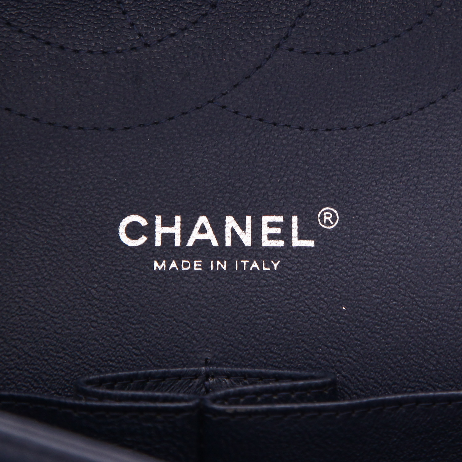 Bolso bandolera Chanel  Timeless Jumbo en charol acolchado verde - Detail D2