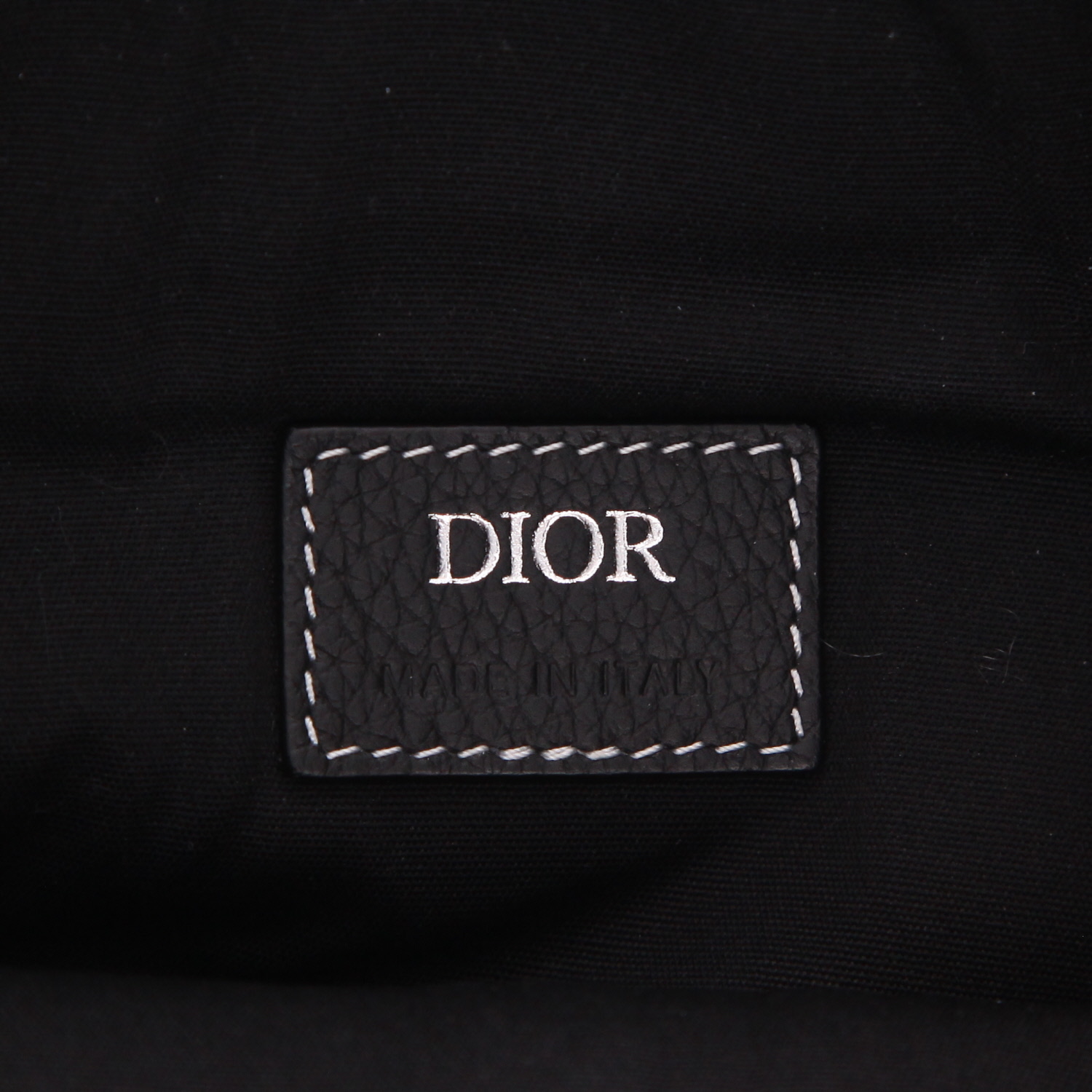 Dior  Saddle shoulder bag  in black grained leather - Detail D2