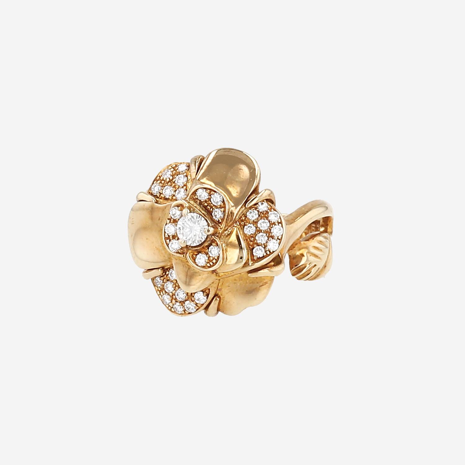 Chanel Camelia ring in yellow gold and diamonds