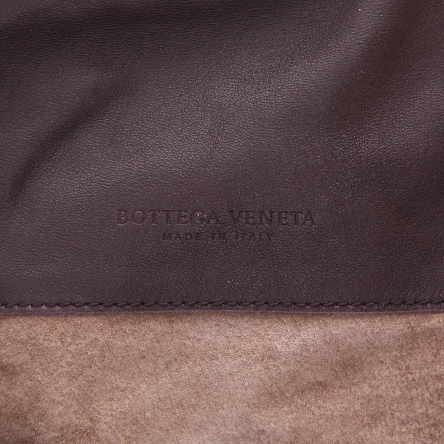 Bolso de mano Bottega Veneta   en cuero intrecciato color berenjena - Detail D2