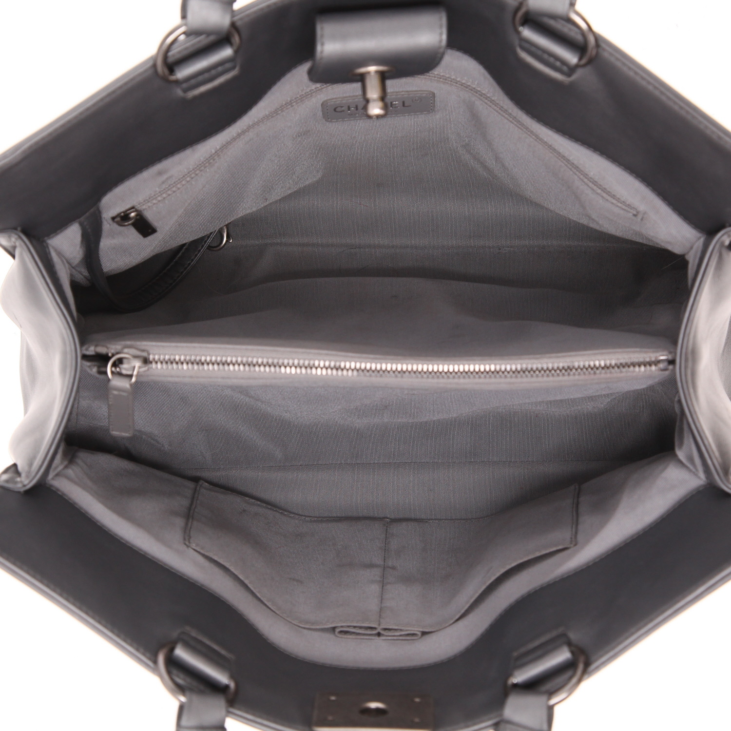 Shopping bag Chanel  Boy Shopping Tote in pelle trapuntata grigia - Detail D3