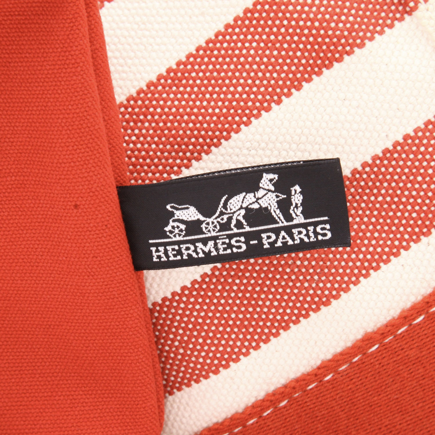 Hermès   shopping bag  in red and white printed patern canvas - Detail D2