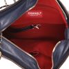 Sac bandoulière Chanel  Gabrielle  moyen modèle  en cuir matelassé bleu et cuir lisse noir - Detail D3 thumbnail