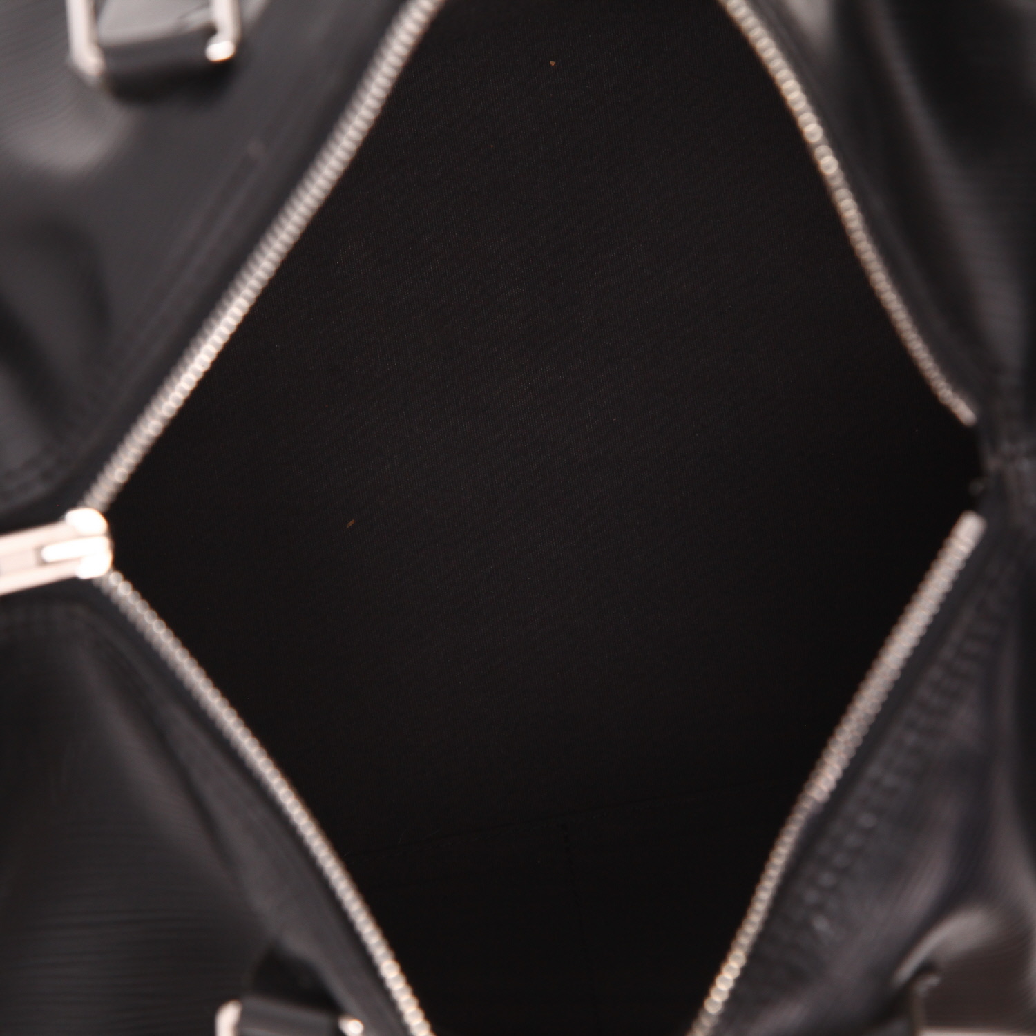 Bolso de mano Louis Vuitton  Speedy 30 en cuero Epi negro - Detail D3