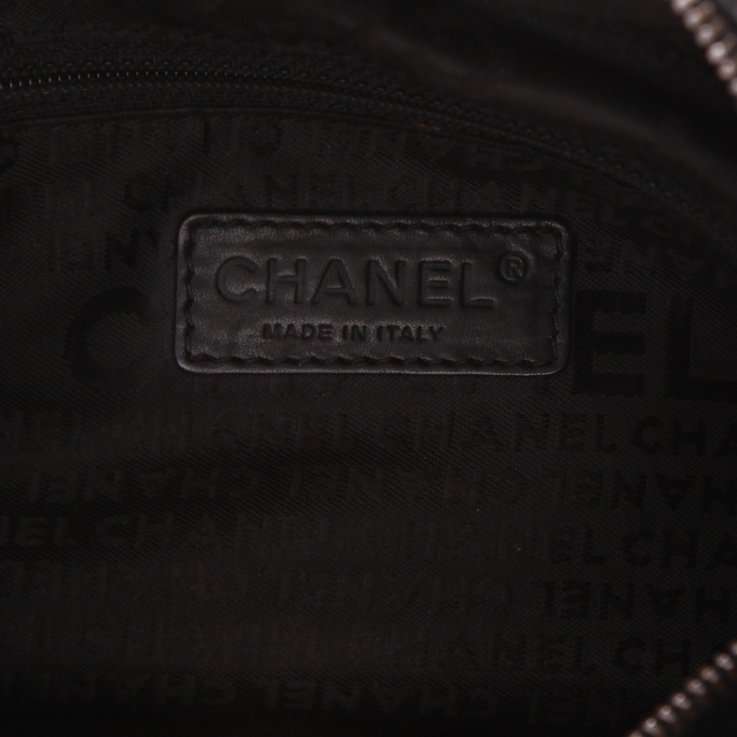 Sac à main Chanel  Vintage en cuir grainé noir - Detail D2