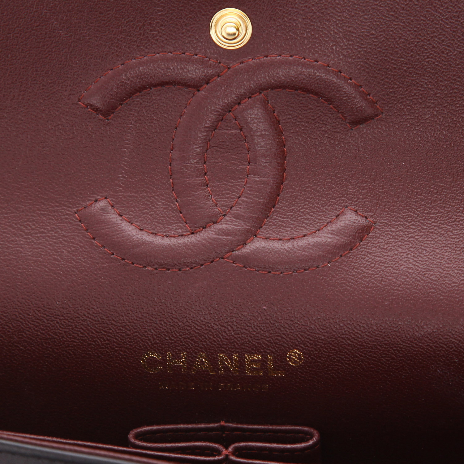 Sac à main Chanel  Timeless Classic en cuir matelassé noir - Detail D2